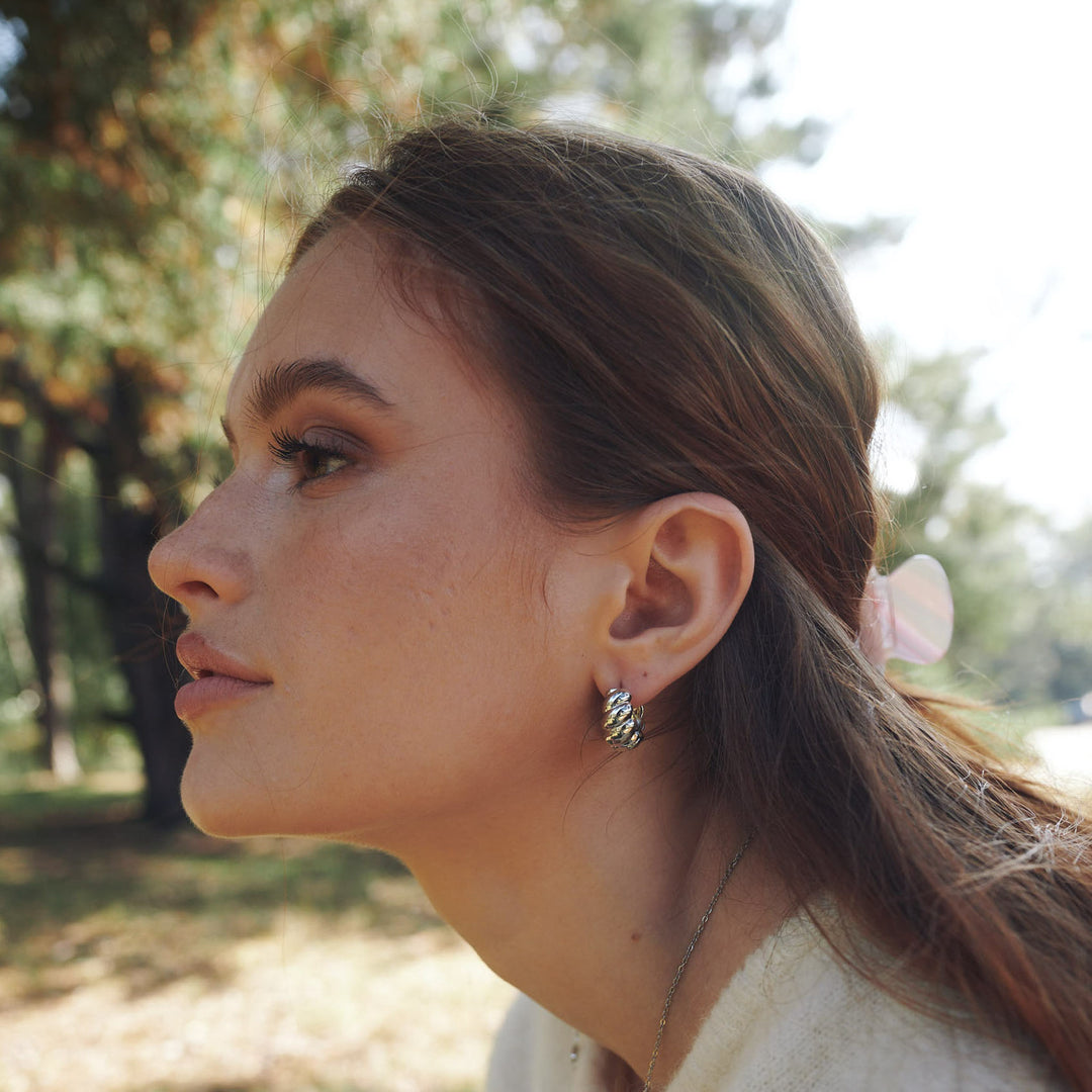 Naia - クロワッサンフープイヤリング ステンレススチール