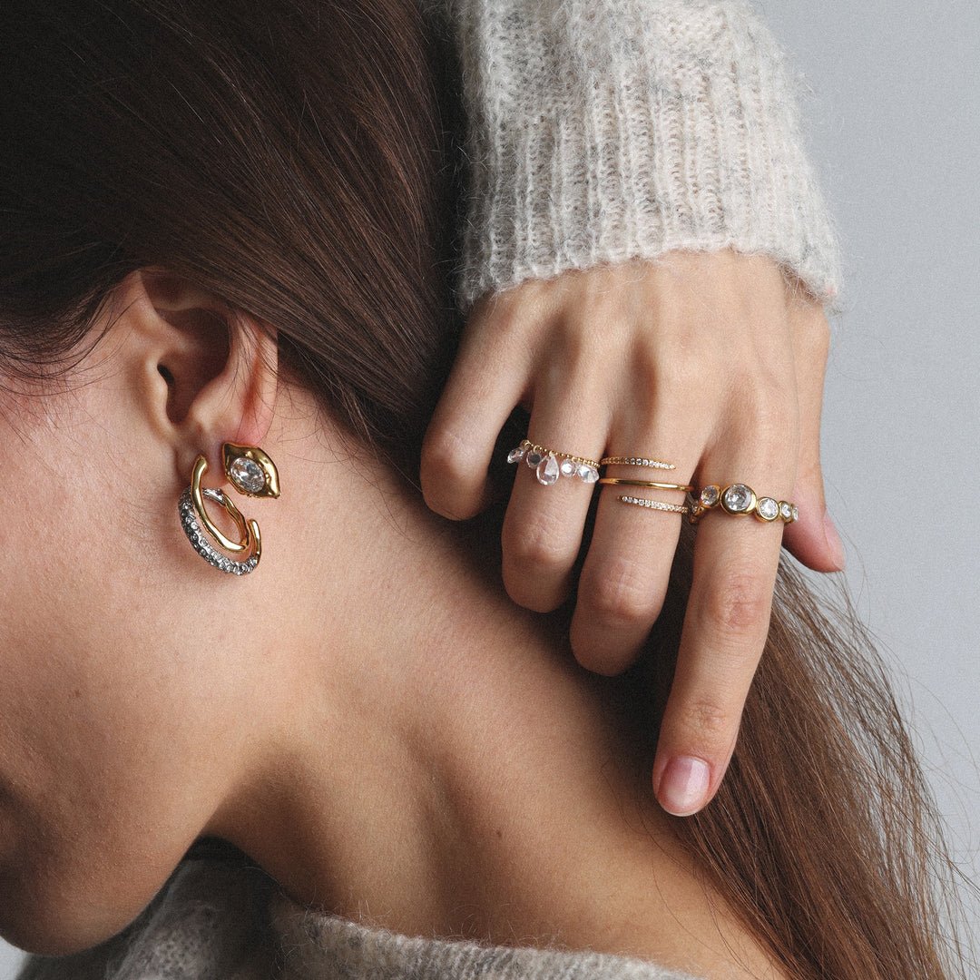 Azia – crystal stud earrings in stainless steel, gold | Timi of Sweden